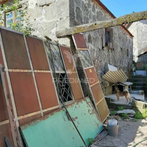 Casa sobrada,cortes,quinteiro,e ramadas.(500 m2)