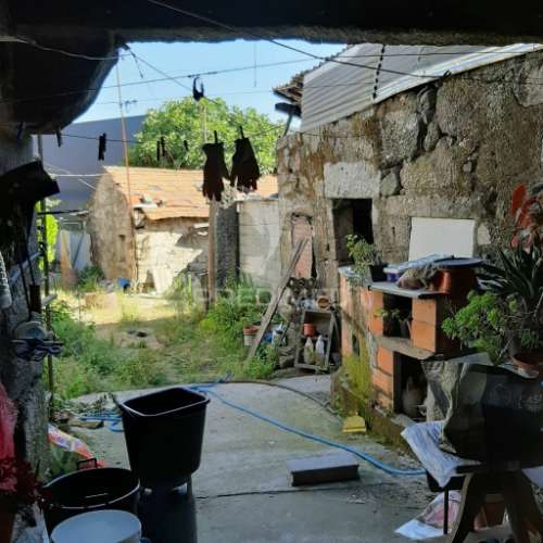 Casa sobrada,cortes,quinteiro,e ramadas.(500 m2)