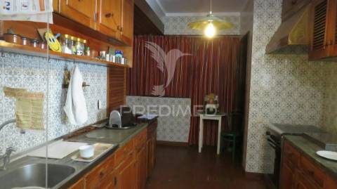 Moradia t4 nos ilheus