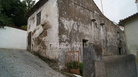 Moradia 2 pisos com quintal carreiras/portalegre