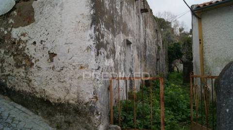 Moradia 2 pisos com quintal carreiras/portalegre