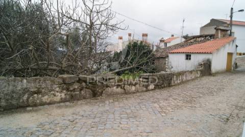 Moradia 2 pisos com quintal carreiras/portalegre