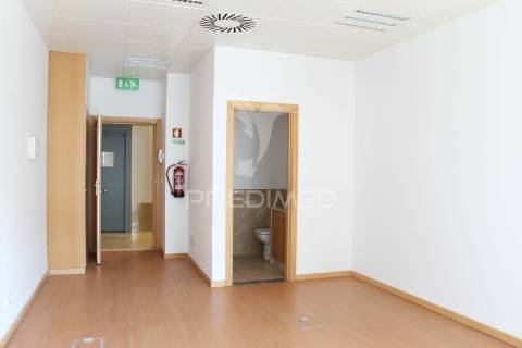 Escritório com vista rio e estacionamento - lisboa