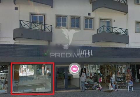 Loja situada na rua da rainha santa isabel, fátima