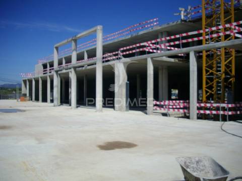 Armazém para recuperar | 11.400 m2 | albarraque