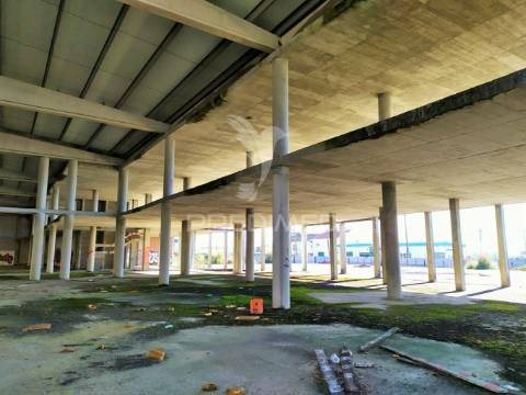 Armazém para recuperar | 11.400 m2 | albarraque