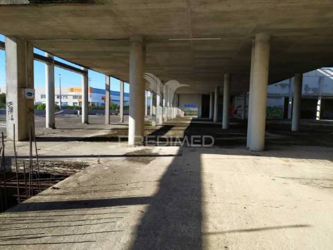 Armazém para recuperar | 11.400 m2 | albarraque