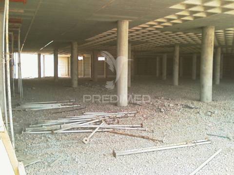 Armazém para recuperar | 11.400 m2 | albarraque