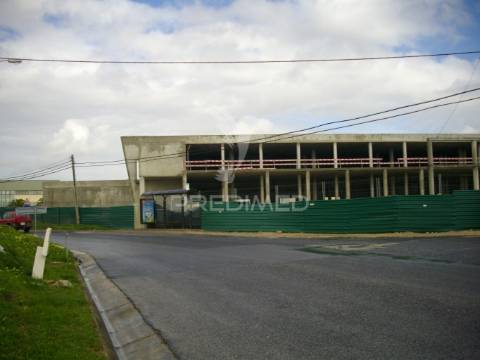 Armazém para recuperar | 11.400 m2 | albarraque