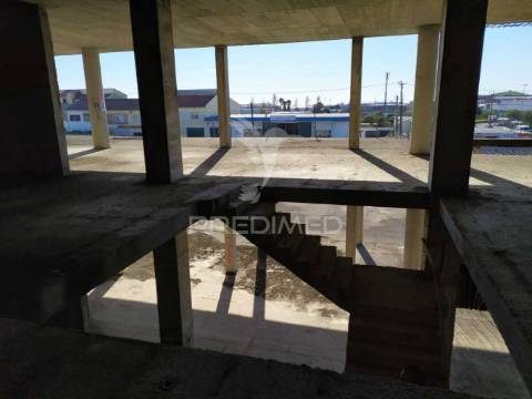 Armazém para recuperar | 11.400 m2 | albarraque