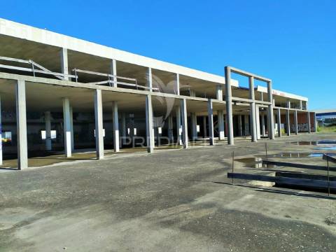 Armazém para recuperar | 11.400 m2 | albarraque