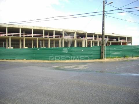 Armazém para recuperar | 11.400 m2 | albarraque