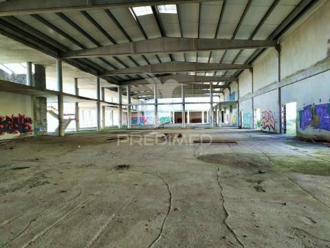 Armazém para recuperar | 11.400 m2 | albarraque