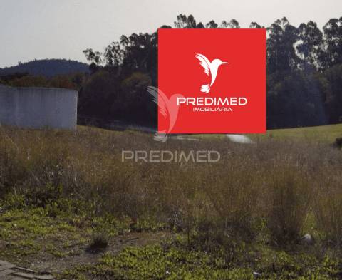 Lote de terreno urbano com 413,45 m2 em santarém