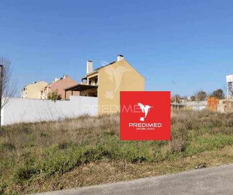 Lote de terreno urbano com 413,45 m2 em santarém