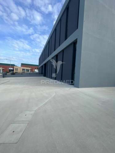 Arrendar armazéns novos zona industrial de frielas, lisboa