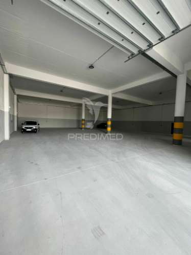 Arrendar armazéns novos zona industrial de frielas, lisboa