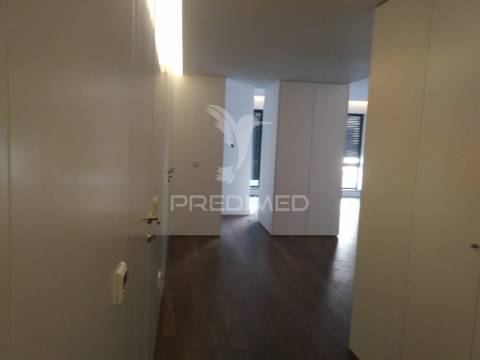 Apartamento t4 renovado á rotunda da boavista