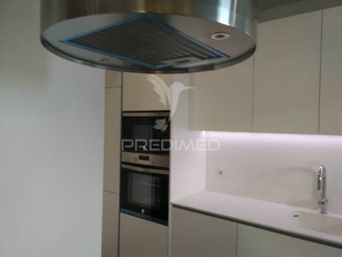 Apartamento t4 renovado á rotunda da boavista