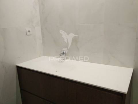 Apartamento t4 renovado á rotunda da boavista