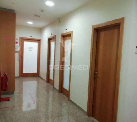 Arrenda-se loja para serviços/clínica médica/dentária - campo alegre