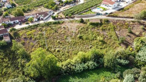 Terreno com viabilidade de construção a 7km de caldas da rainha