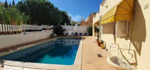 Moradia t4 + t2 + t2 + t1 + t1 + t1 c/piscina