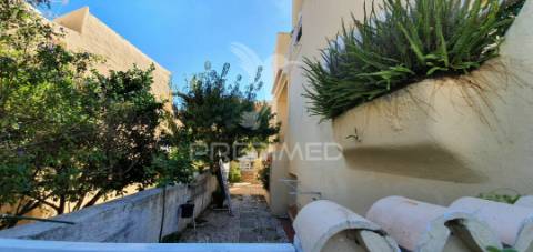 Moradia t4 + t2 + t2 + t1 + t1 + t1 c/piscina