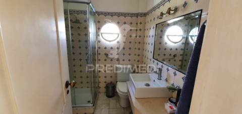 Moradia t4 + t2 + t2 + t1 + t1 + t1 c/piscina