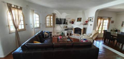 Moradia t4 + t2 + t2 + t1 + t1 + t1 c/piscina