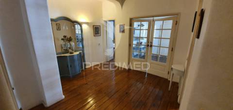 Moradia t4 + t2 + t2 + t1 + t1 + t1 c/piscina