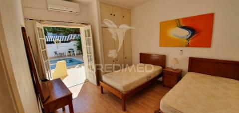 Moradia t4 + t2 + t2 + t1 + t1 + t1 c/piscina