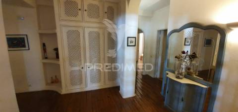 Moradia t4 + t2 + t2 + t1 + t1 + t1 c/piscina