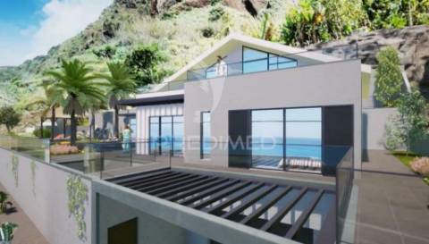 Moradia t4 em construção na calheta - ilha da madeira