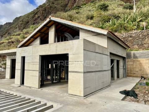 Moradia t4 em construção na calheta - ilha da madeira