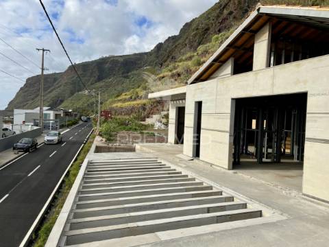 Moradia t4 em construção na calheta - ilha da madeira