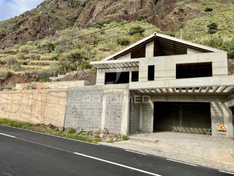 Moradia t4 em construção na calheta - ilha da madeira