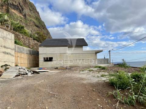 Moradia t4 em construção na calheta - ilha da madeira