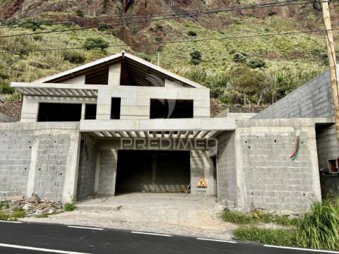 Moradia t4 em construção na calheta - ilha da madeira
