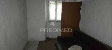 Casa antiga para recuperar em póvoa e meadas