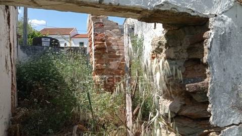 Moradia com projecto de construção aprovado, montargil