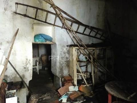 Casa em ruínas alter pedroso- alter chão