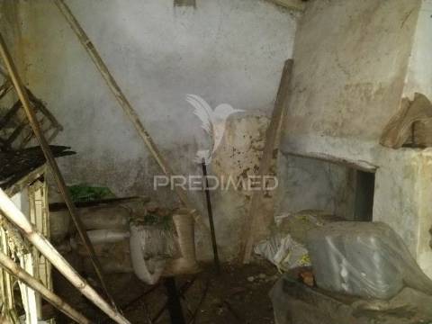 Casa em ruínas alter pedroso- alter chão