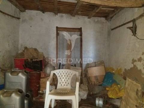 Casa em ruínas alter pedroso- alter chão