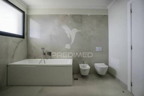 Moradia de luxo com piscina e vista mar