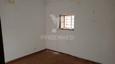 Prédio urbano em cabeço de vide