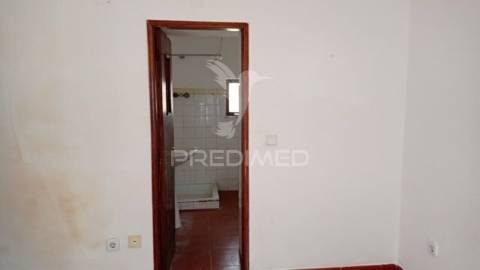 Prédio urbano em cabeço de vide