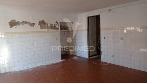 Prédio urbano em cabeço de vide