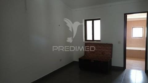 Prédio urbano em cabeço de vide