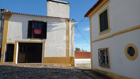 Prédio urbano em cabeço de vide